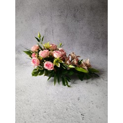 Komplet nagrobny pastelowy – róże i lilie | elegancka kompozycja na płytę