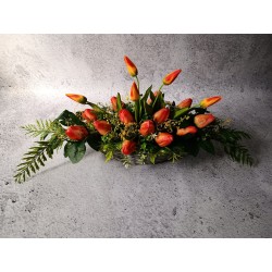 Pomarańczowy komplet nagrobny z tulipanów – kompozycja na płytę i bukiet