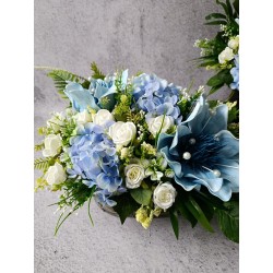 Komplet nagrobny błękitno-kremowy – duża kompozycja na płytę + bukiet