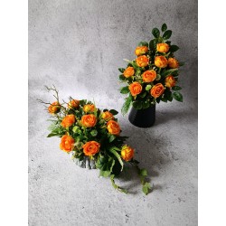 Komplet nagrobny pomarańczowy – róże | kompozycja na płytę w drewnianej podstawie