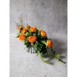 Komplet nagrobny pomarańczowy – róże | kompozycja na płytę w drewnianej podstawie